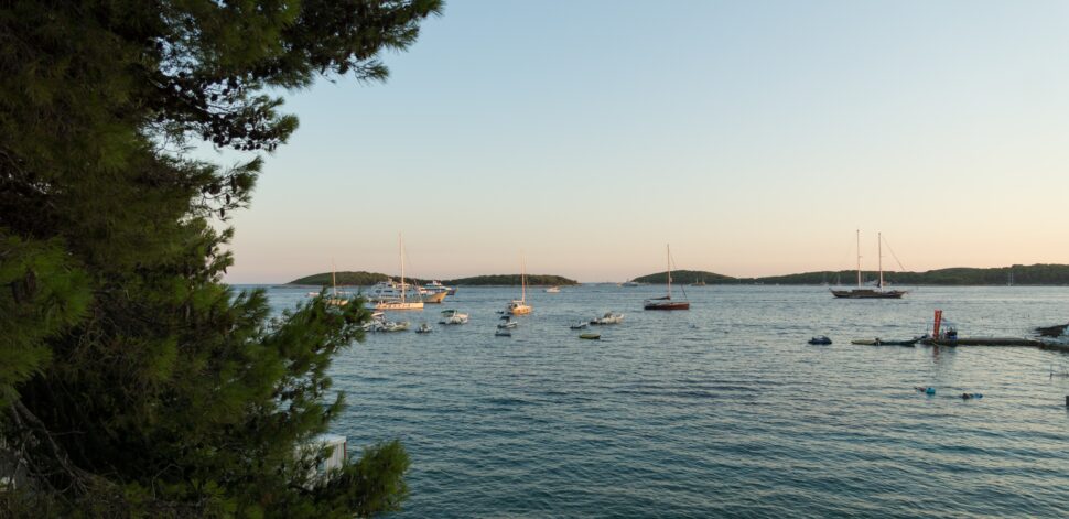 Toto-Travel-Private-Boat-Trip-Blue-Cave-Hvar-5-Islands-Private-Boat-Trip-1-3