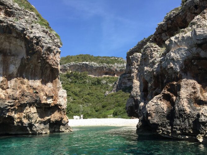 Toto-Travel-Private-Boat-Trip-Blue-Cave-Hvar-5-Islands-Private-Boat-Trip-12-3
