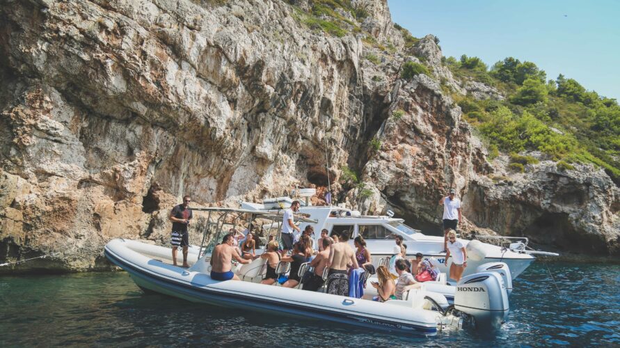 Toto-Travel-Private-Boat-Trip-Blue-Cave-Hvar-5-Islands-Private-Boat-Trip-3-2