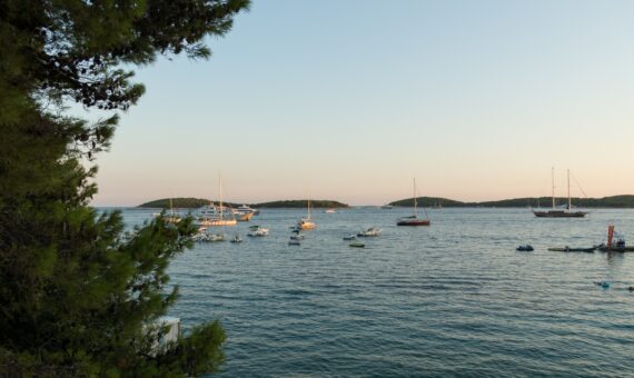 Toto-Travel-Private-Boat-Trip-Blue-Cave,-Hvar-&-5-Islands-Private-Boat-Trip1
