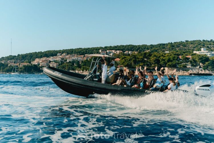 komiza otok vis toto tura brod