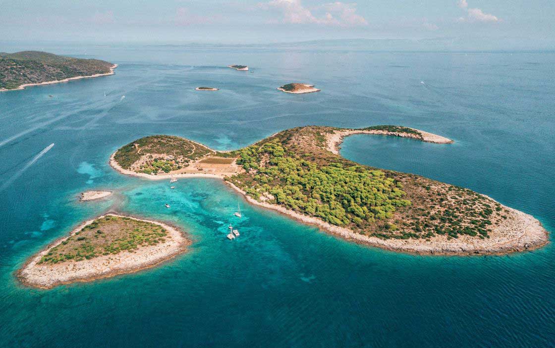 Otok Budikovac – skrivena Plava laguna savršena za kupanje