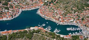 Milna, otok Brač – miris Mediterana, tirkizno more i savršen završetak dana