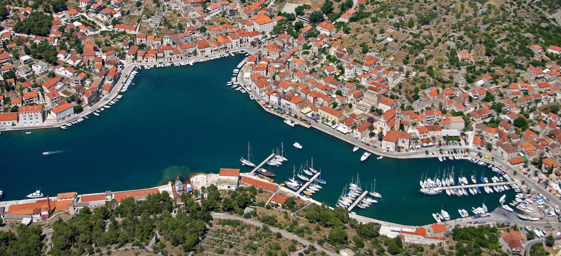 Milna, otok Brač – miris Mediterana, tirkizno more i savršen završetak dana