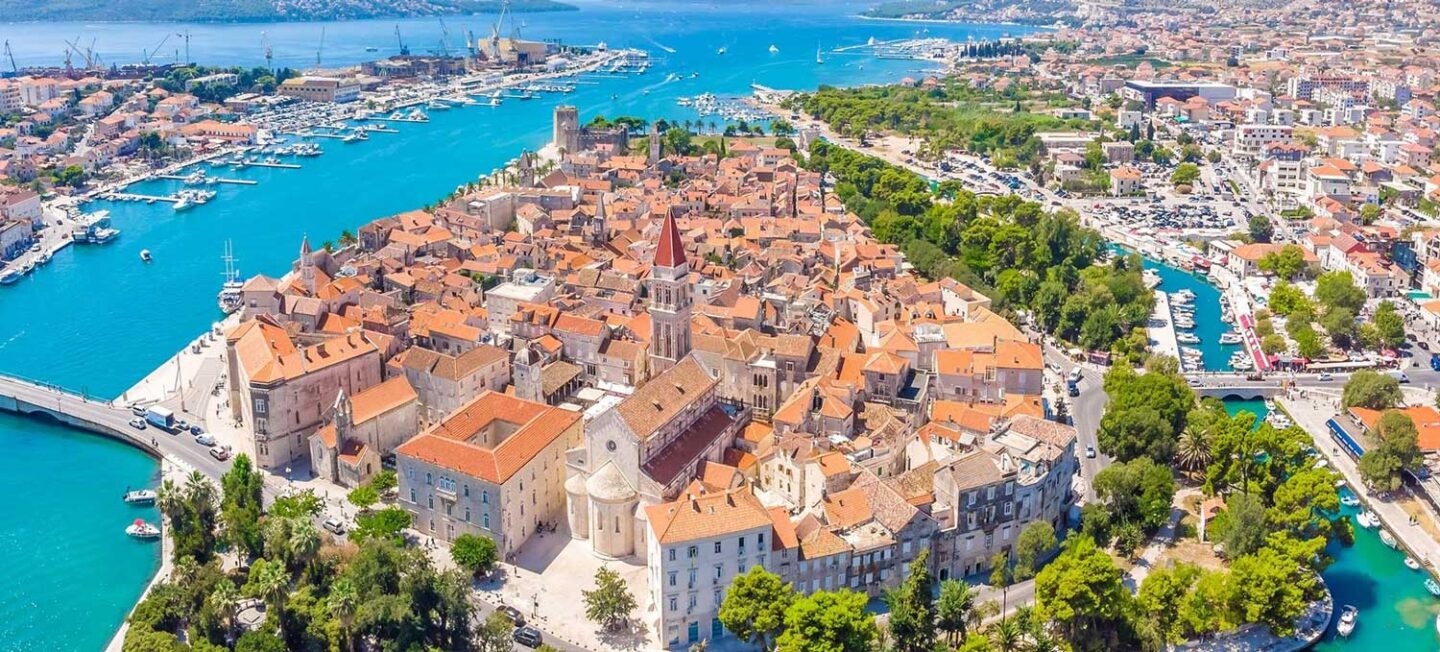 trogir banner toto travel